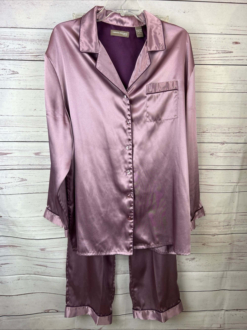 Valerie Stevens Woman 2 Pc Pajamas Sz 1X Purple Satiny Polyester Long Sleeve
